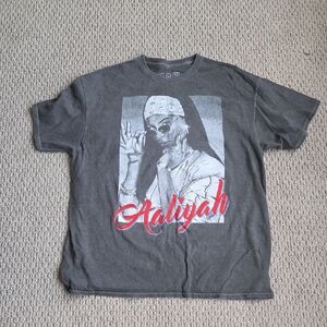 Aaliyah Graphic Tee in Charcoal Gray